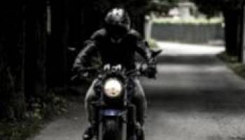 Qué luces son obligatorias en la moto?