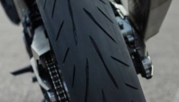 Bridgestone Battlax S23; innovación y evolución en neumáticos para motocicletas.